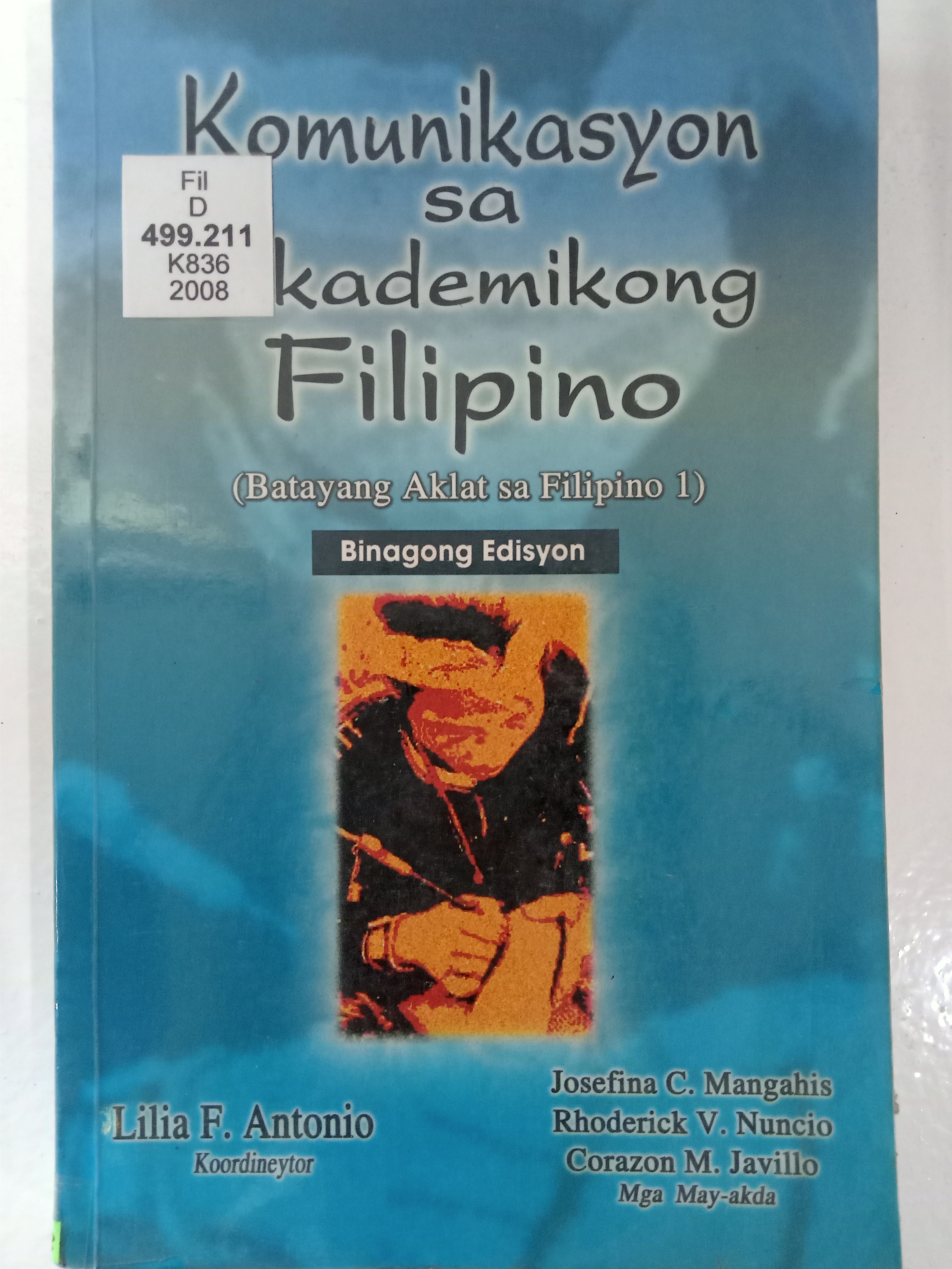 Book cover: Komunikasyon sa akademikong filipino (batayang aklat sa filipino 1)