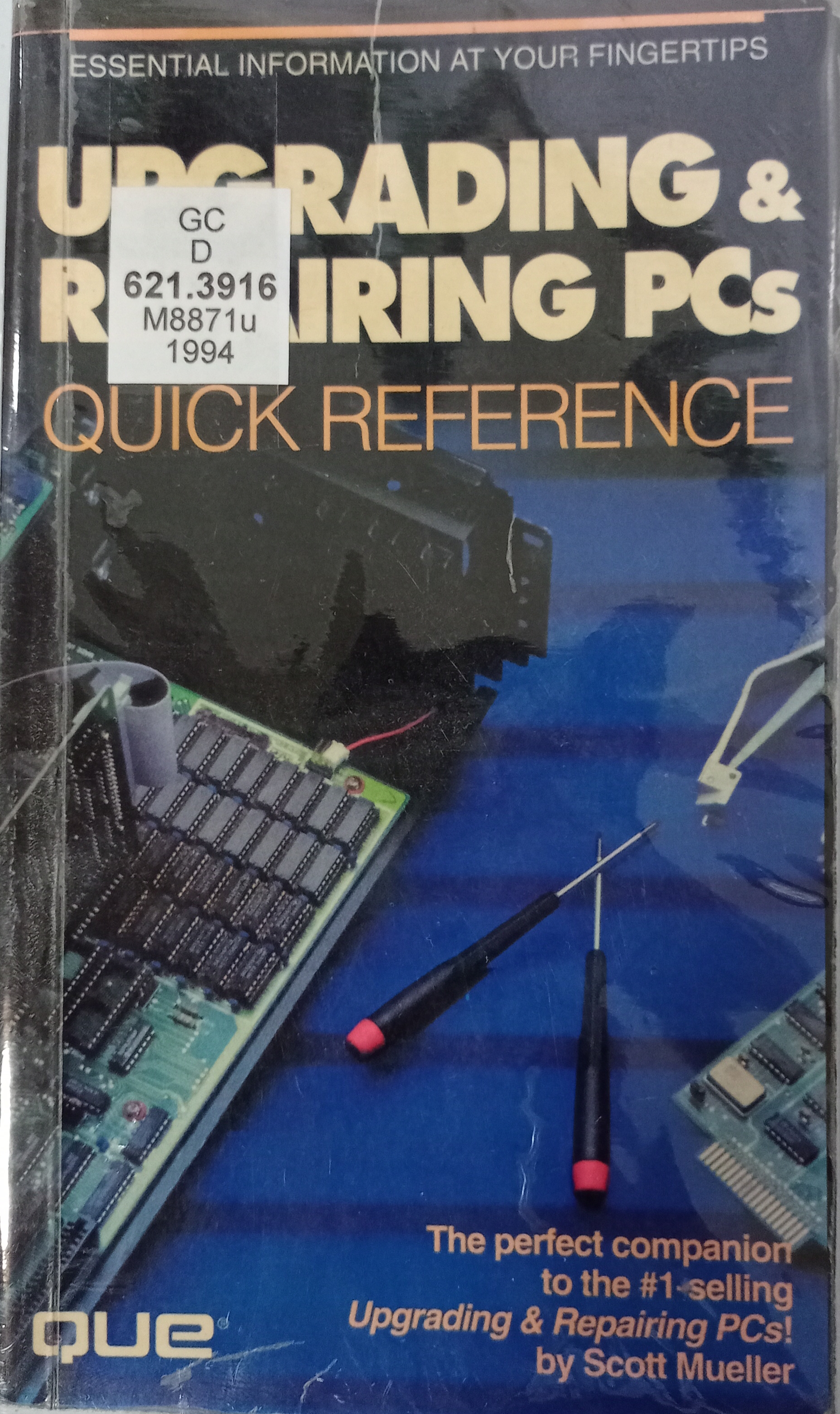 Book cover: Upgrading and repairing PCs quick reference: que quick reference series