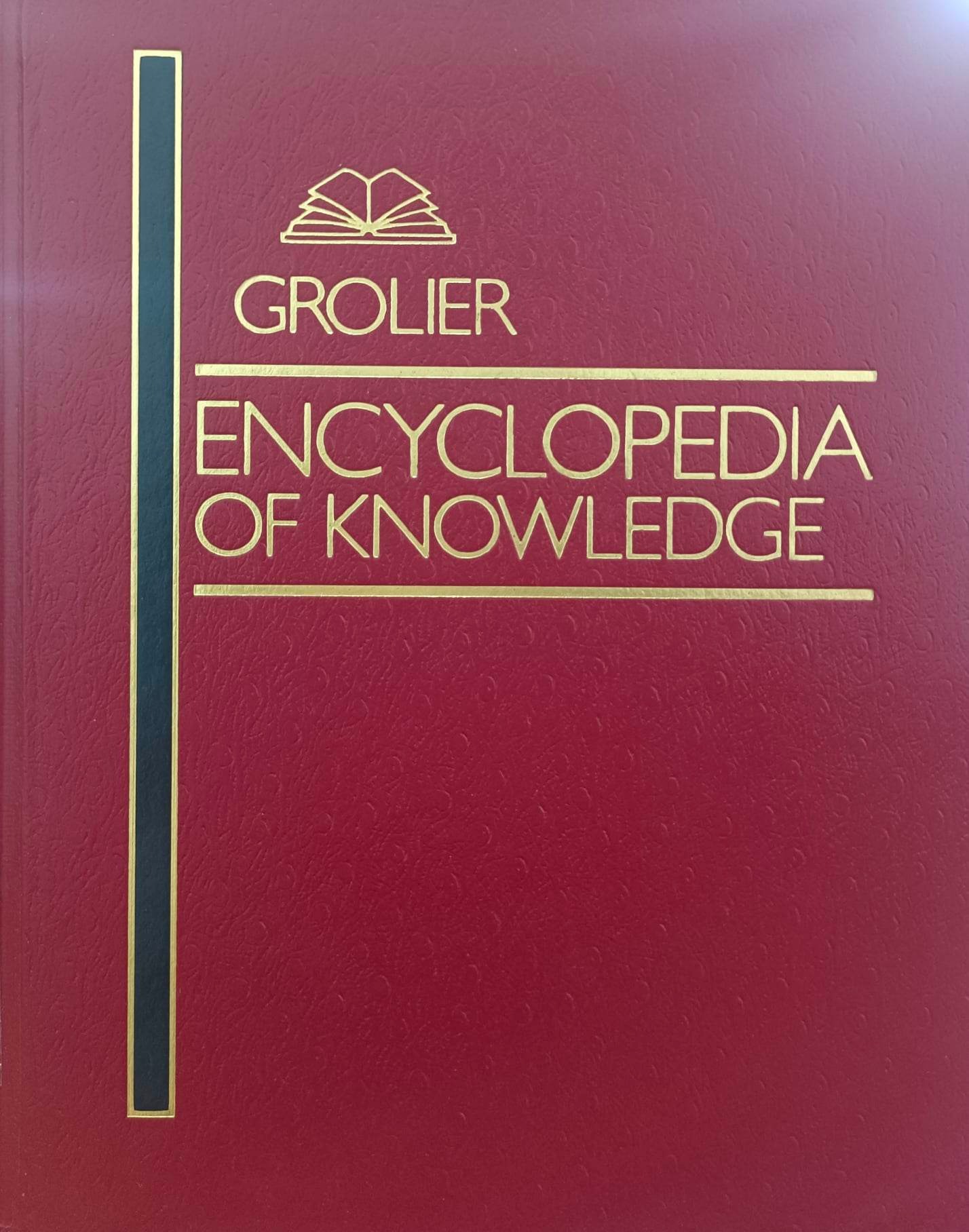 Book cover: Grolier encyclopedia of knowledge : [volume 2]