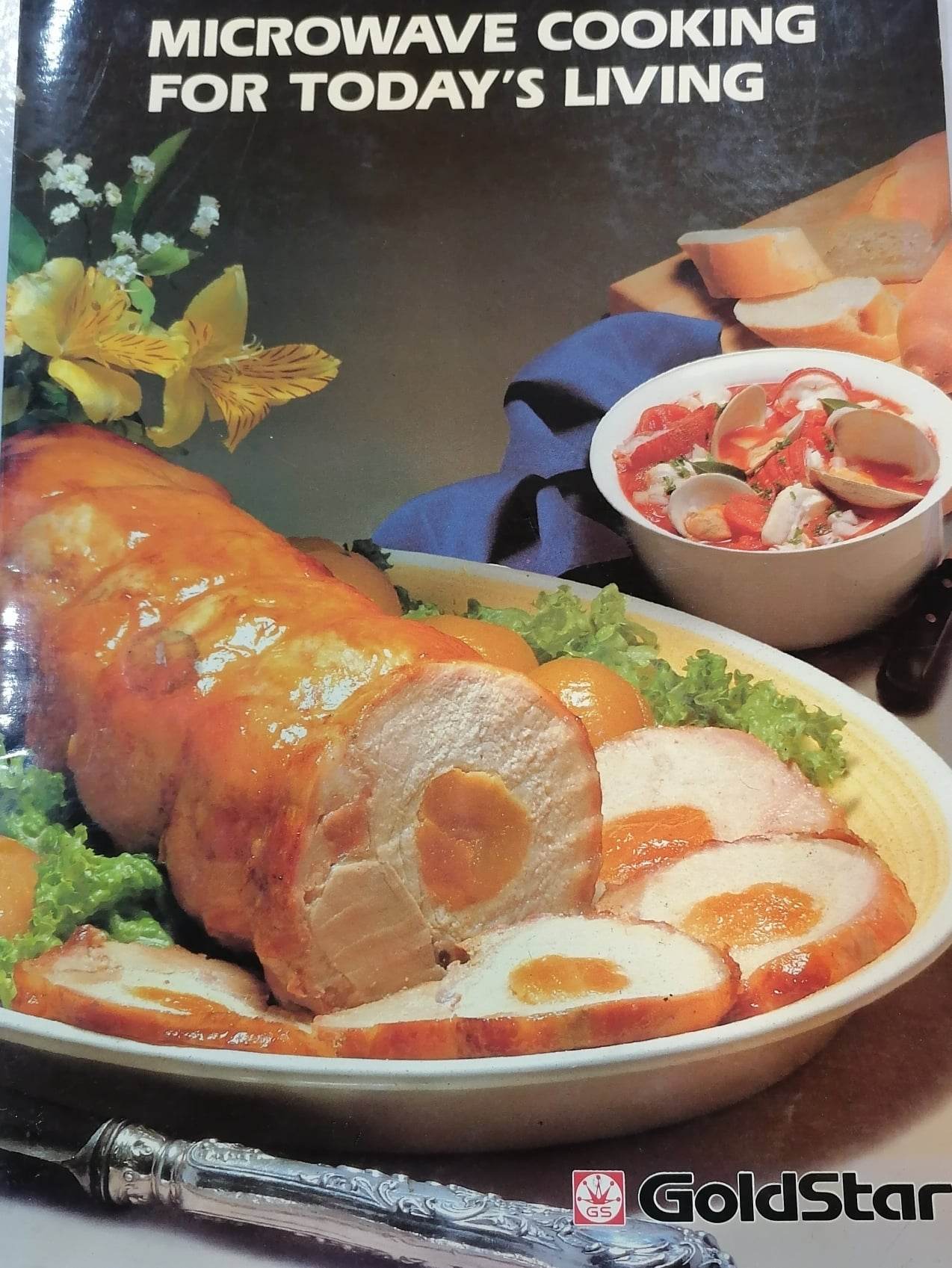 Book cover: Microwave cooking for today's living