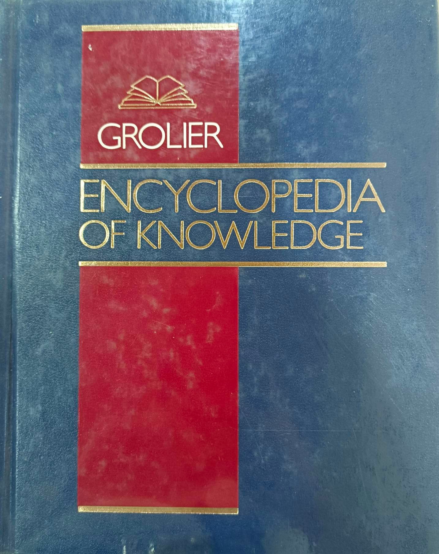Book cover: Grolier encyclopedia of knowledge : [volume 6]